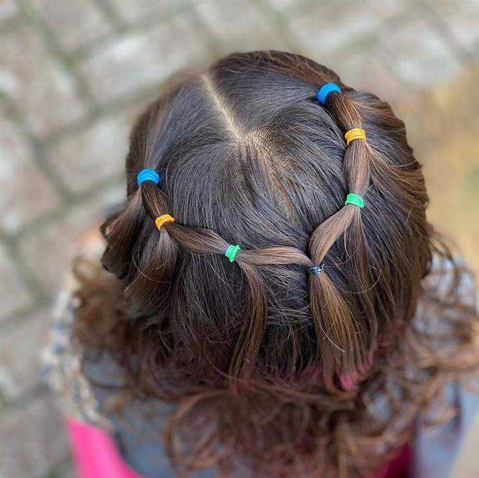 Penteado Infantil com Elásticos Coloridos