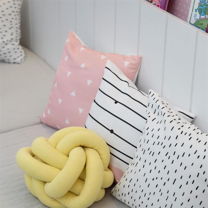 decoração de quarto infantil feminino gastando pouco com almofadas