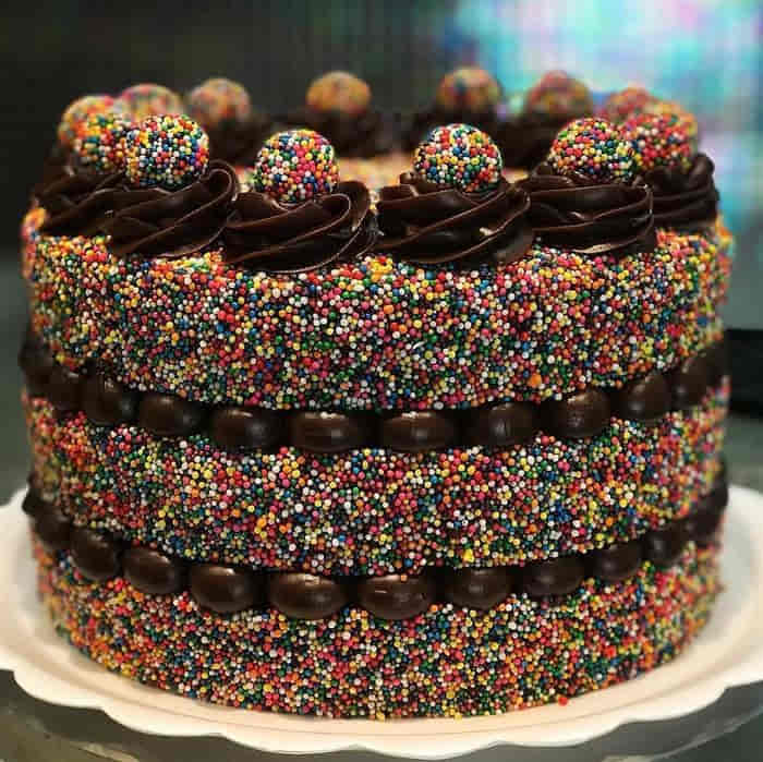 bolo arco iris de chocolate