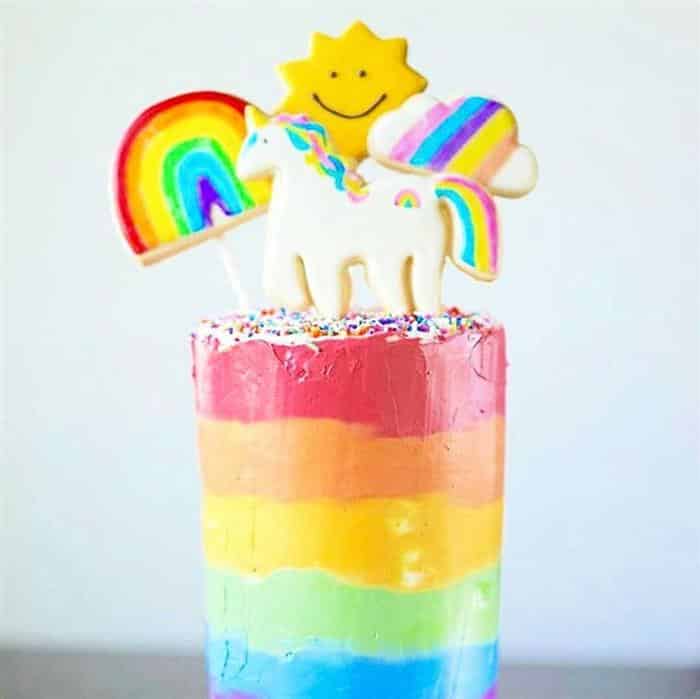 bolo arco-íris para aniversário