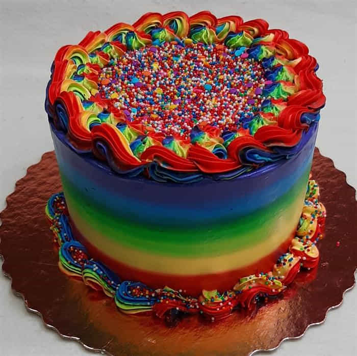 bolo de arco-íris de aniversário
