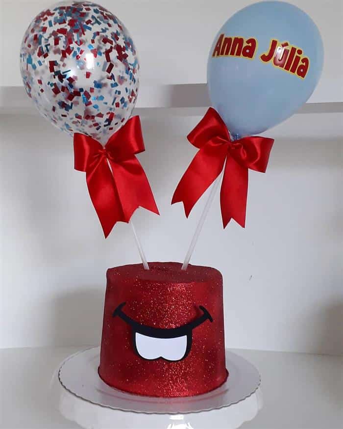 bolo com balões