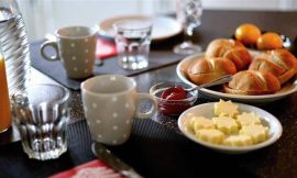 Mesa de café da manhã simples, especial e bonita