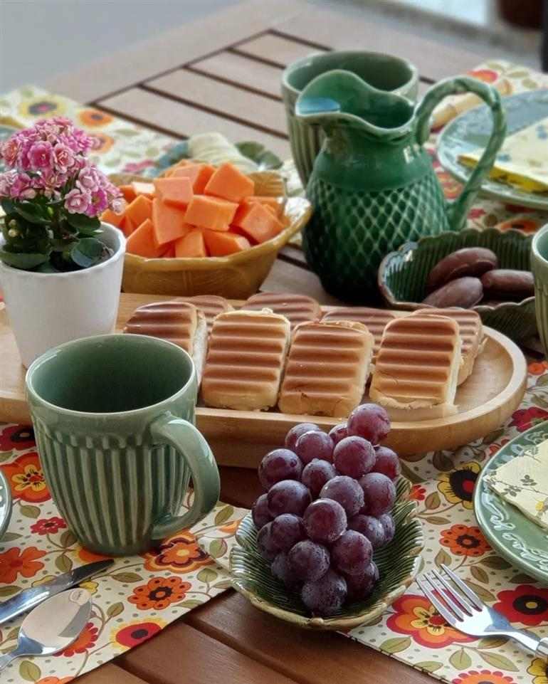 mesa de café da manhã simples e bonita