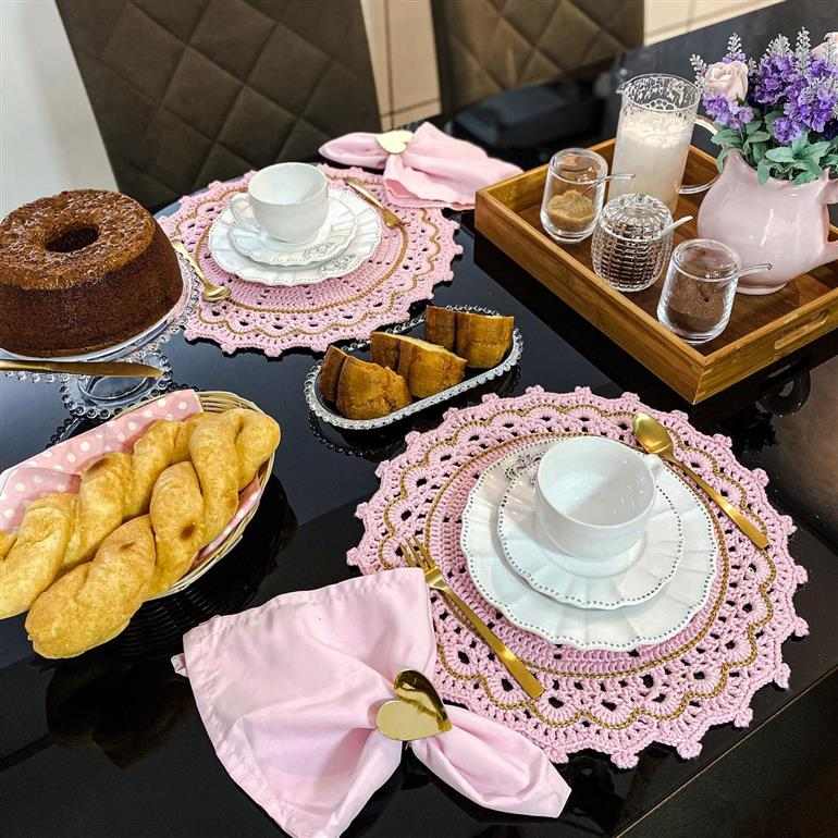 mesa posta de cafe da manha rosa