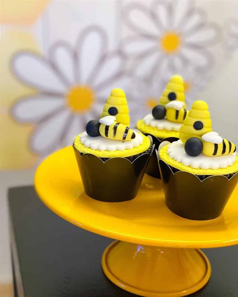 cupacakes decorados com colmeias