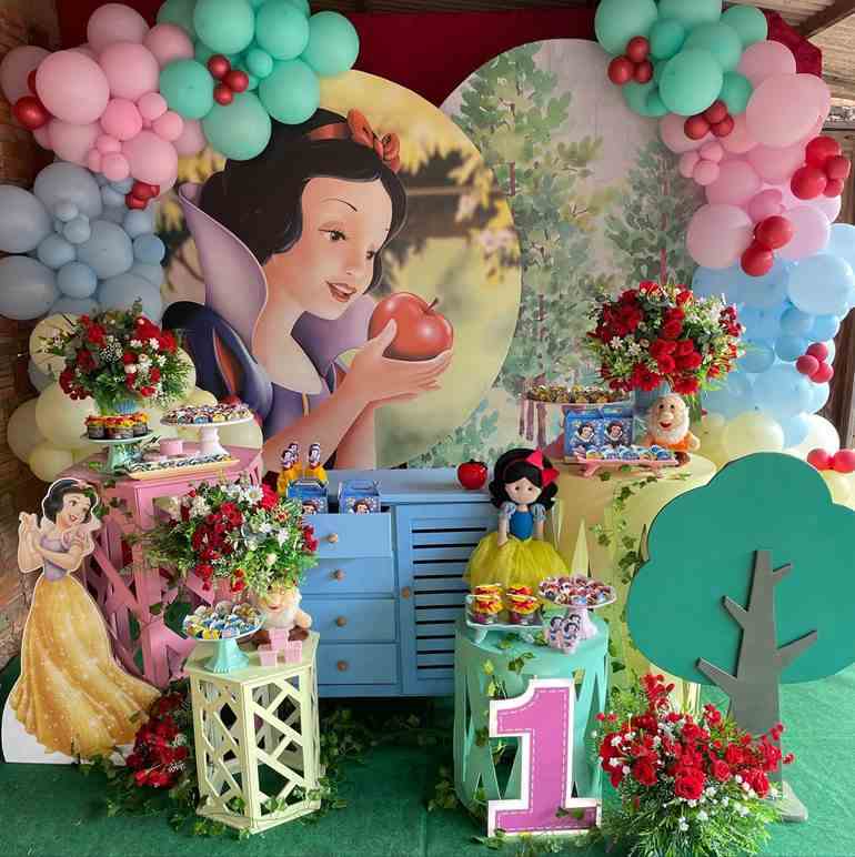 Decoração Branca de Neve 1 mês