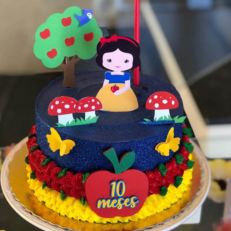 Bolo Branca de Neve com glitter