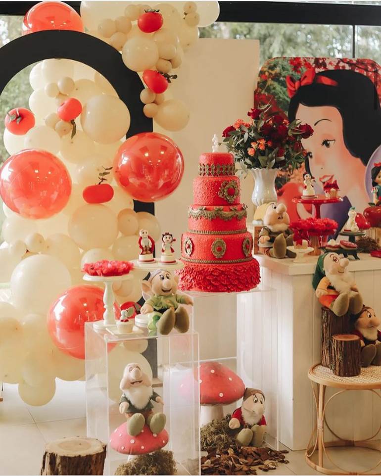 Decoração Branca de Neve branca e rosa