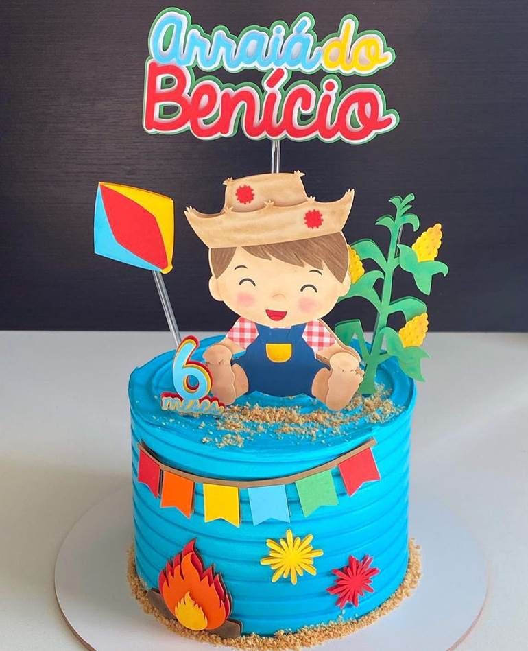 Bolo festa junina azul masculino