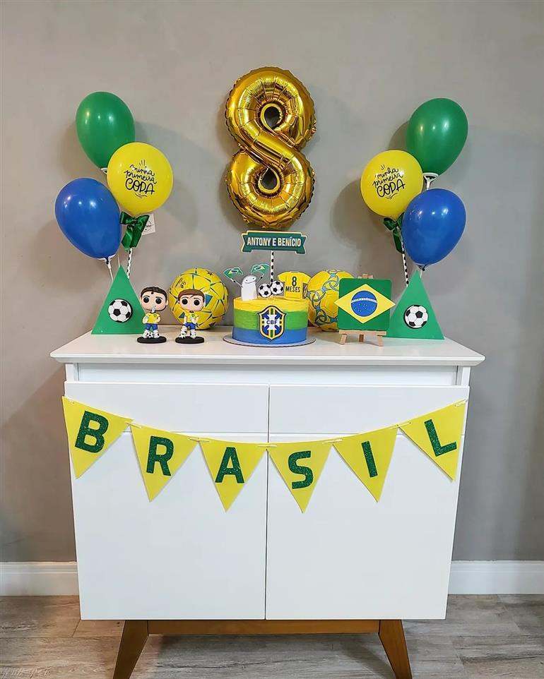 mesa de mesversário da copa 