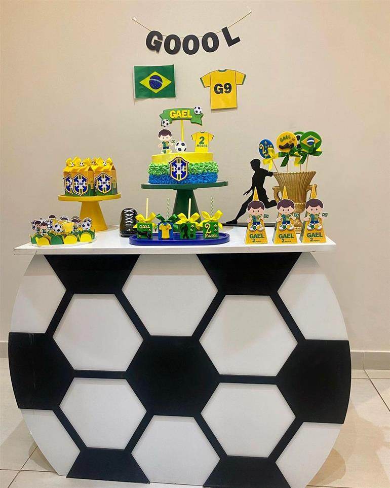 decoração mesversário da copa 