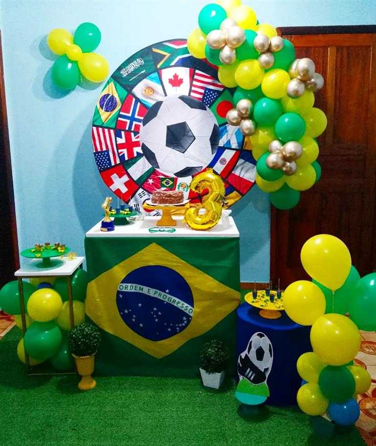 decoração mesversário da copa  do mundo 3 meses