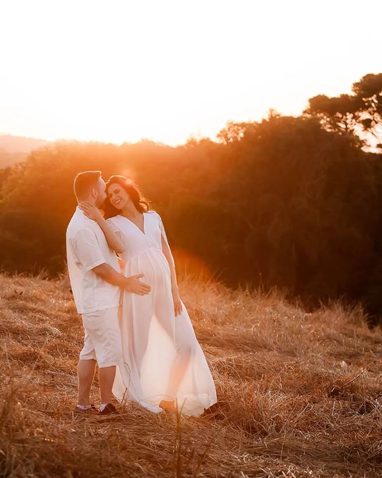 Pré wedding em por do sol no campo