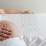 Perder líquido na gravidez é perigoso? Entenda tudo sobre o assunto