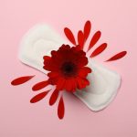 É possível estar grávida e menstruar no primeiro mês?