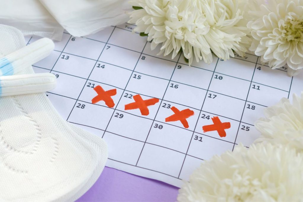É possível estar grávida e menstruar no primeiro mês?