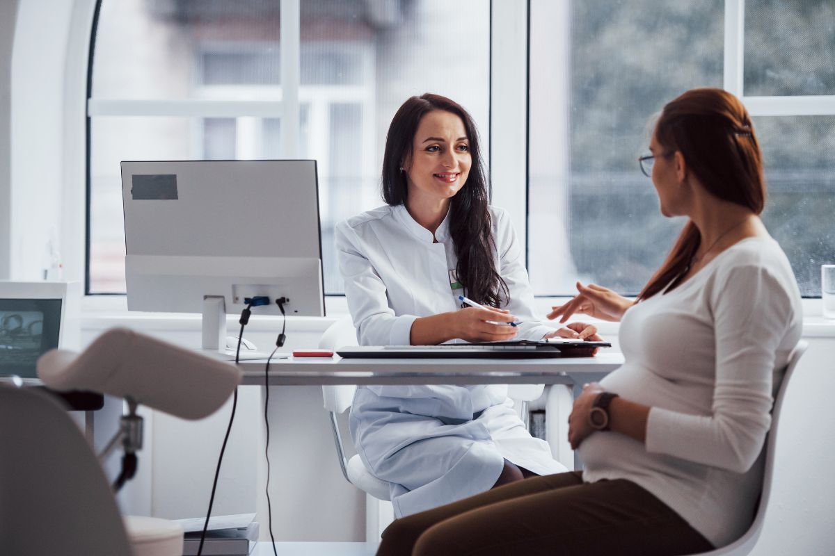 gravida na consulta com a medica