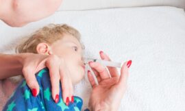 Lavagem nasal em bebê é perigoso? Conheça os possíveis riscos