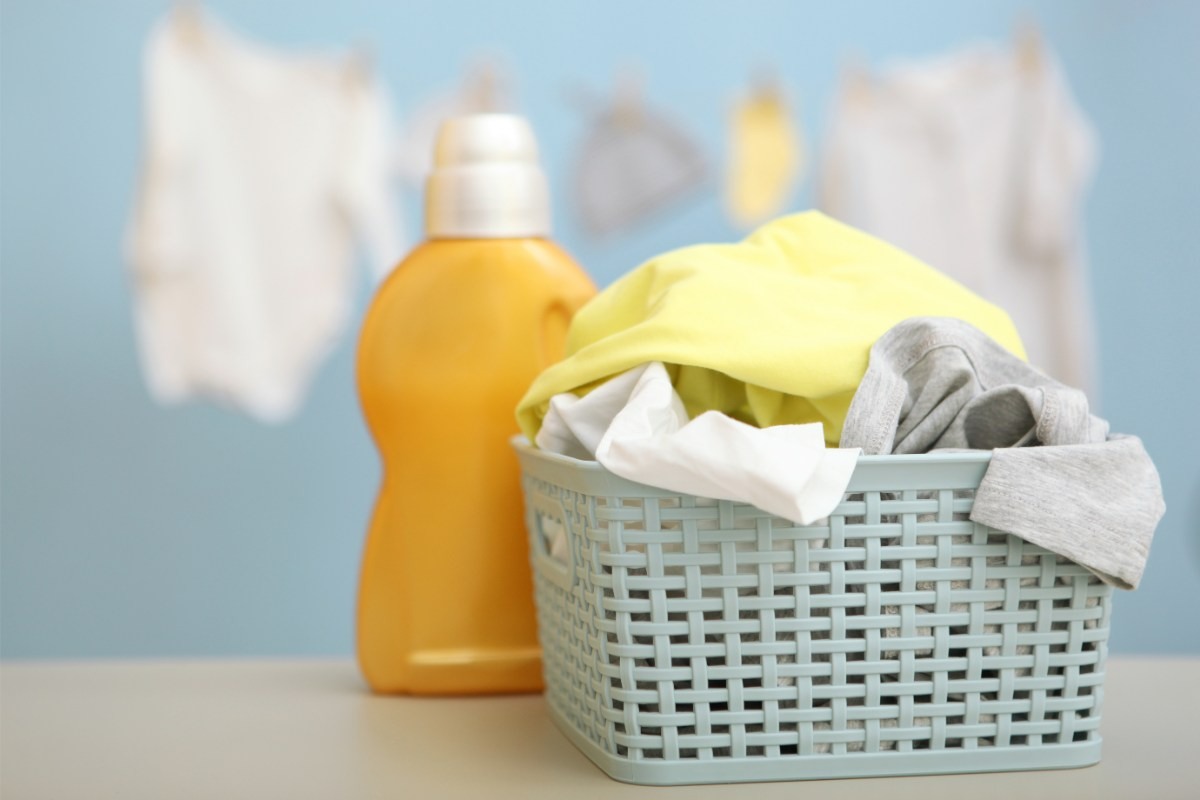 Read more about the article Sabão para lavar roupa de bebê: Qual o melhor? Como lavar?
